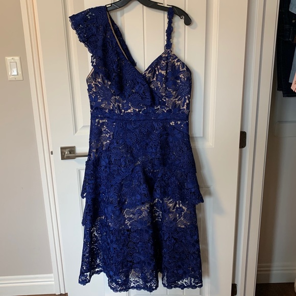 Alice & Olivia lace ruffle midi length dress - Picture 2 of 4